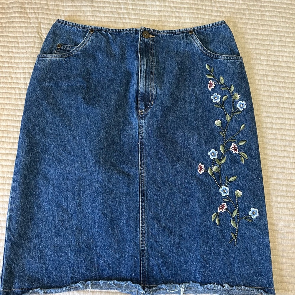 Liz Claiborne Blue Knee-Length Embellished Pencil Skirt